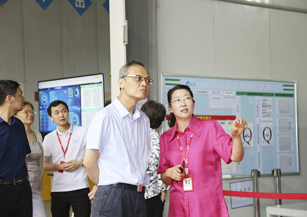 Ло Хун, заместитель директора Департамента экологической среды провинции Аньхой, и сопровождающие его лица посетили компанию Yuanchen Technology для исследований и рекомендаций.